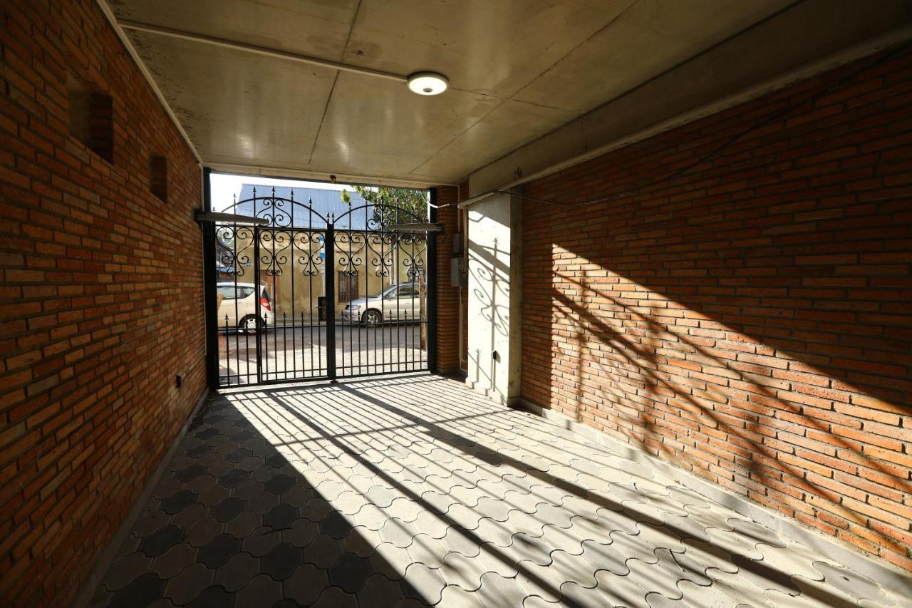 Brick House Lägenhet Tbilisi Exteriör bild